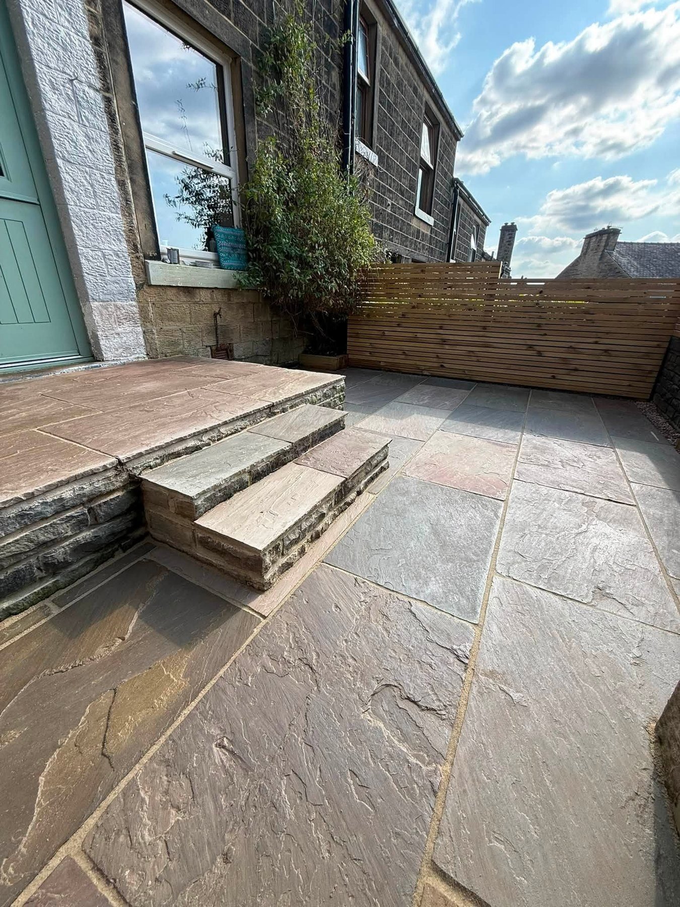 Finished Five Rise patio and timber screening